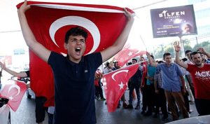 محاولة الانقلاب التركي الفاشلة.. انقلاب غريب اندحر بقوة الشعب