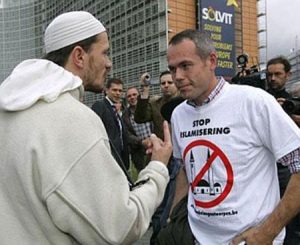 اليمين المتطرف يتظاهر ضد الإسلام بهولندا