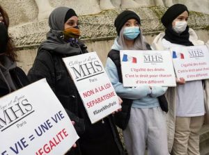 متظاهرون يخرجون في باريس ضد قانون “يستهدف المسلمين”