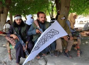 طالبان تسيطر على معابر حدودية وتطمئن الجوار