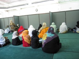 Women and the Masjid: Avoiding Extremes