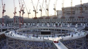 Demolition of suspended makeshift bridge around Kaaba begins