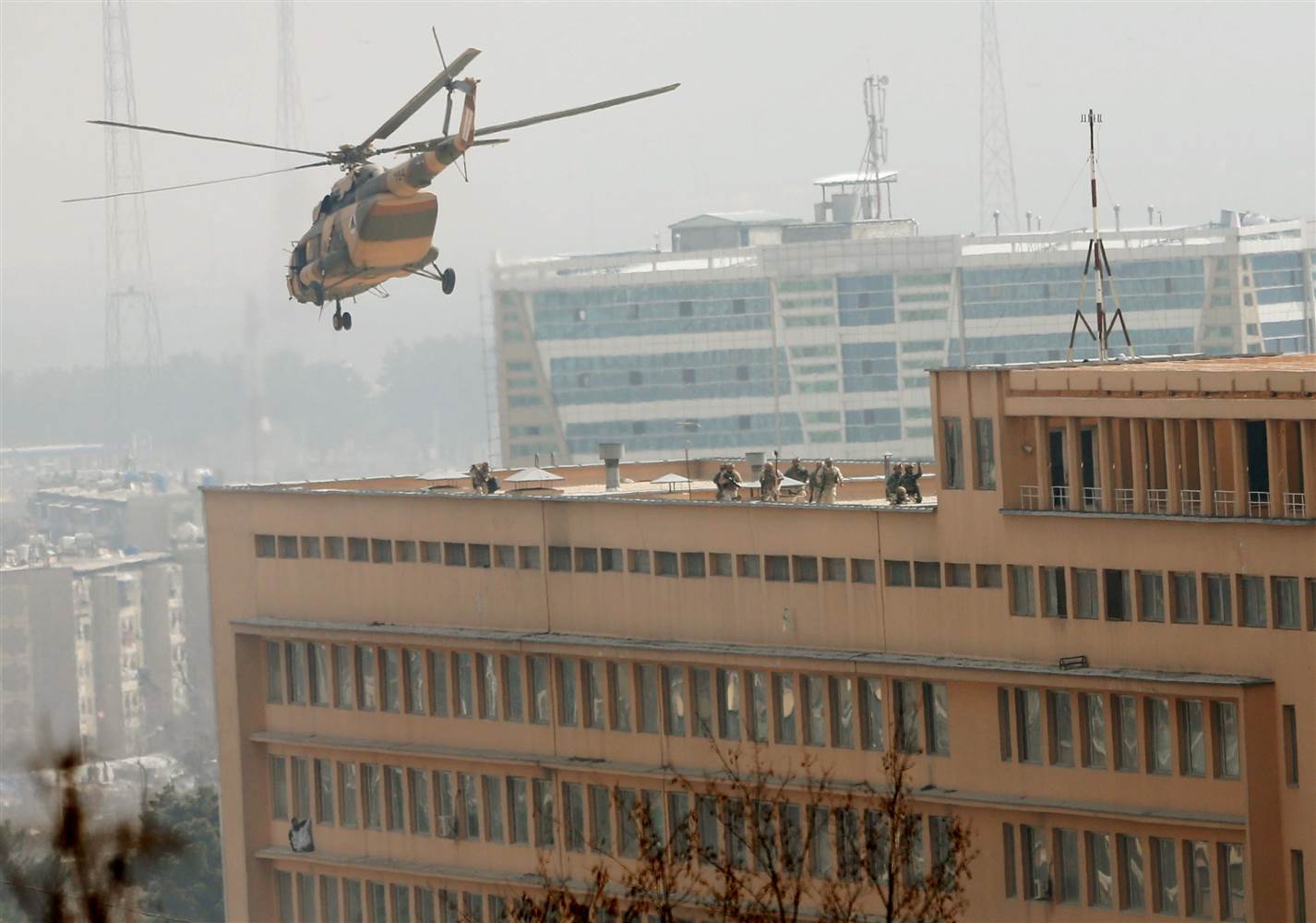 Blasts, gunfire hit Kabul military hospital