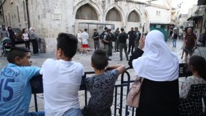 Israeli forces shut down Al-Aqsa Mosque compound