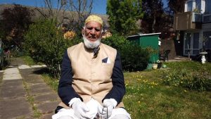 UK Muslim, 100, walks garden laps for virus victims while fasting
