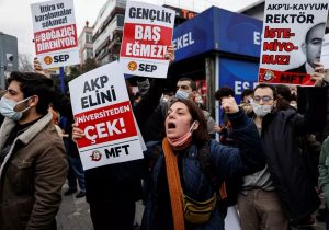 Protests in Istanbul, Ankara calling on Erdogan’s govt. to resign after lira crash