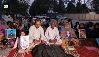 اعتراض‌ فعالان سیاسی و اجتماعی پاکستان به کشتن بلوچ‌های “مفقودالاثر” در “درگیری‌های ساختگی”