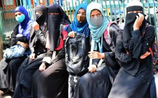 ترک تحصیل 17 هزار دانش‌آموز دختر مسلمان پس از ممنوعیت حجاب در هند