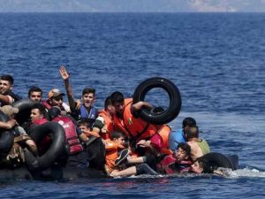 یونان کے ساحل کے قریب تارکین وطن کی کشتیاں الٹنے سے 44 افراد جاں بحق