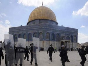 مقبوضہ فلسطین؛ یہودی شرپسندوں کا قبلہ اول پر دھاوا اور بے حرمتی
