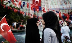 ترکی نے خواتین فوجی افسران کے اسکارف پہننے پرعائد پابندی اٹھا لی