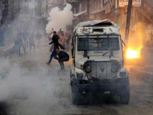 مقبوضہ کشمیر میں جھڑپ کے دوران نوجوان شہید اور2 بھارتی فوجی ہلاک