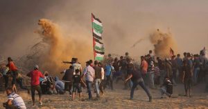 غزہ: پر امن فلسطینی مظاہرین پر اسرائیلی فائرنگ، دسیوں افراد زخمی