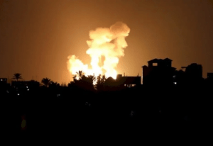 راکٹ حملوں کے بعد اسرائیلی جنگی طیاروں کی حماس کے ٹھکانوں پر بمباری