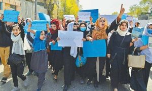 افغانستان: خواتین کو نوکریوں سے نہیں نکالا، طالبان نے اقوام متحدہ کے الزامات مسترد کردیے
