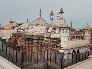بھارت میں ایک اور قدیم مسجد کی جگہ مندر بنانے کی تیاریاں