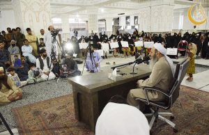 مولانا عبدالحمید کی زاہدان اور خاش کے ‘خونین جمعوں’ کے زخمیوں اور شہدا کے گھروالوں کے اعزاز میں افطار پارٹی