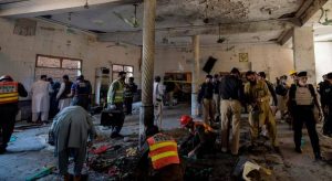 استشهاد 8 طلاب في تفجير بمدرسة دينية غربي باكستان
