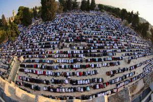 أكثر من 100 ألف يؤدون صلاة عيد الأضحى في المسجد الأقصى