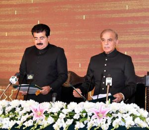 شهباز شريف يؤدي اليمين الدستورية رئيسا لوزراء باكستان