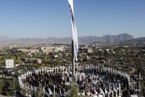 طالبان تحتفل برفع علم الإمارة الإسلامية