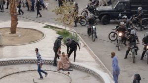 اعتداء القوّات الأمنية على المصلين بعد صلاة الجمعة في زاهدان