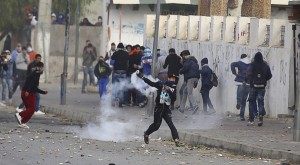 Tunisia PM holds emergency meeting over unrest