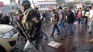ISIL suicide bombers kill dozens of Iraqi soldiers