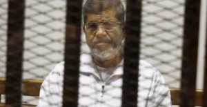 Egypt’s top court throws out Morsi death sentence