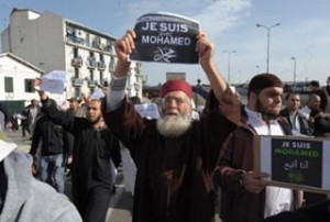 اعتراض مسلمانان جهان به اقدام توهین آمیز نشریه فرانسوی