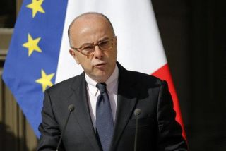 وزیر کشور فرانسه ممنوعیت بورکینی را مغایر قانون اساسی دانست