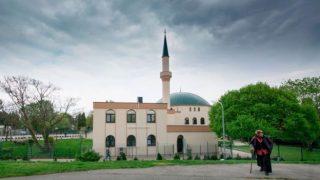 اتریش چندین مسجد را تعطیل و ده‌ها امام جماعت را اخراج می‌کند