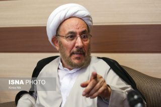 نباید یک فرد را به این بهانه که «شیعه» نیست کنار بگذاریم