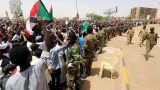 معترضان سودانی خواستار انحلال کامل شورای نظامی انتقالی شدند
