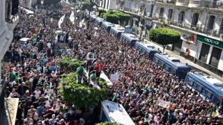 تظاهرات هزاران الجزایری برای “انقلابی جدید”