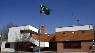 سفارت پاکستان در افغانستان صدور روادید را متوقف کرد