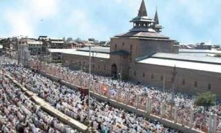 نماز جمعه پس از نوزده هفته در مسجد جامع تاریخی کشمیر برگزار شد