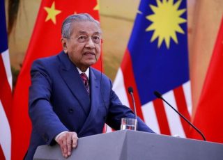 ماهاتیر محمد، نخست‌وزیر مالزی استعفا کرد