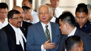 نخست‌وزیر سابق مالزی در پروندۀ «فساد مالی» مجرم شناخته شد