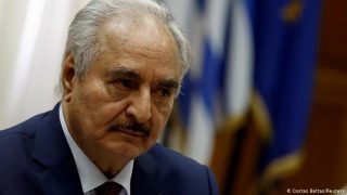 خلیفه حفتر به انسداد صادرات نفت لیبی پایان می‌دهد