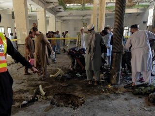 انفجار در یک مدرسه دینی در پیشاور پاکستان ده‌ها کشته و زخمی برجا گذاشت