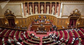 مجلس سنای فرانسه پیش‌نویس طرح ممنوعیت اقامه نماز در دانشگاه‌ها را تصویب کرد