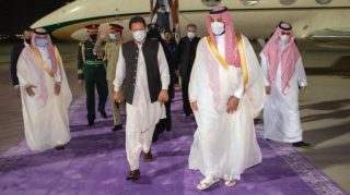 سفر نخست‌وزیر پاکستان به عربستان و امضای پنج تفاهم‌نامه بین دو کشور