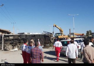 واژگونی مرگبار اتوبوس در دهشیر یزد؛ ۵ سربازمعلم کشته و ۳۳ تن دیگر مصدوم شدند