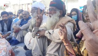 تحصن اعتراضی بستگان دو کودک مقتول بلوچ در ایالت بلوچستان پاکستان