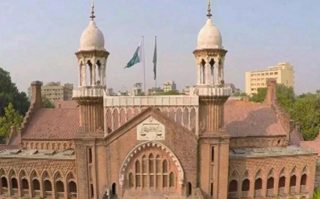 دادگاه عالی لاهور حکم توقف اخراج دانشجویان پزشکی افغان از دانشگاه‌های پاکستان را صادر کرد