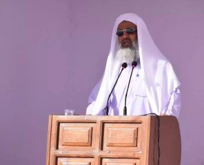 انتقاد امام‌جمعه اهل‌سنت زابل از ناتوانی مسئولان در حل مشکلات معیشتی مردم