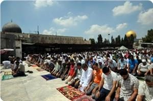 اسرائیلی پابندیاں توڑ کر50 ہزار فلسطینیوں کی قبلہ اول میں نمازجمعہ کی ادائیگی