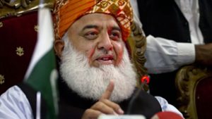 سندھ میں مدارس کیلئے علماء کی مشاورت کے بغیر قانون بنا تو اٹھا کر پھینک دیں گے ، فضل الرحمٰن