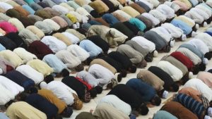 کراچی: اسلحہ رکھنے کے جرم میں تین سال باجماعت نماز ادا کرنے کی سزا